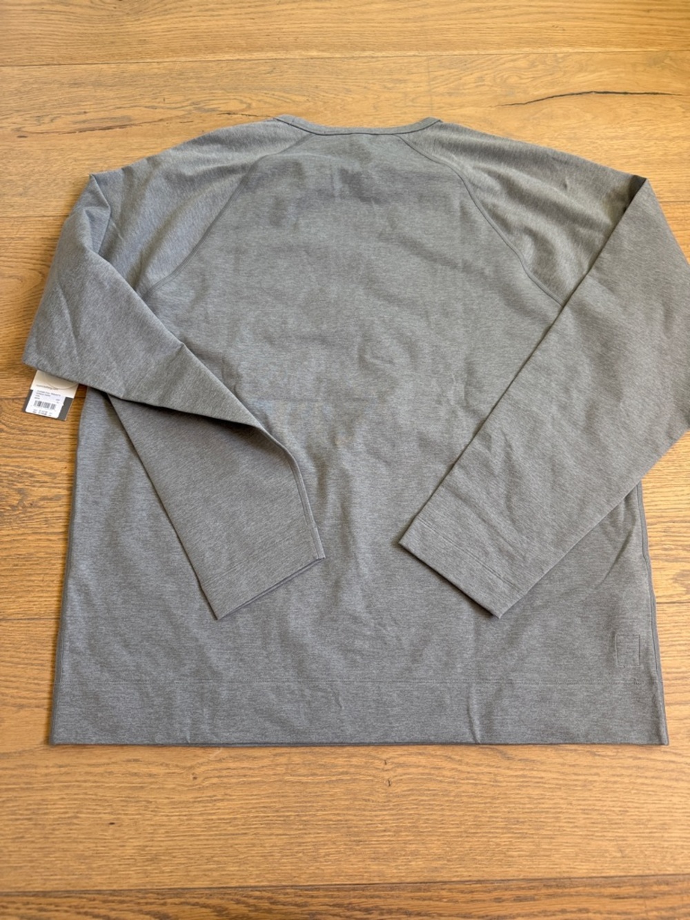 NWT Vuori Men's Gray Long-Sleeve Crewneck Shirt - Picture 8 of 8